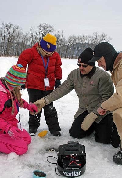 How to Use a ice Fish Finder